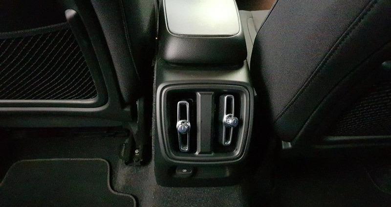 Volvo XC 40 cena 122900 przebieg: 94000, rok produkcji 2021 z Wąchock małe 631